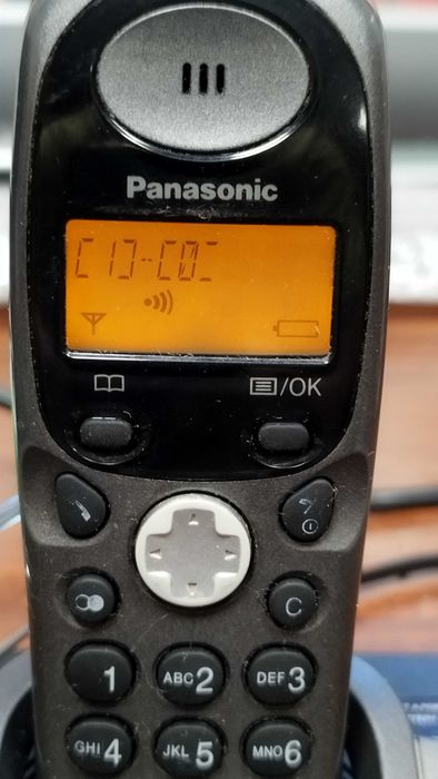 Стационарени безжичени телефони Panasonic KX-TG 4бр със захранване