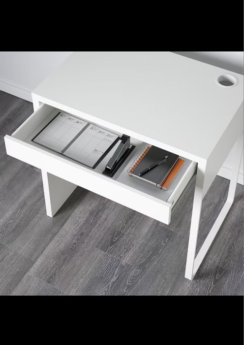 Vând birou copii alb