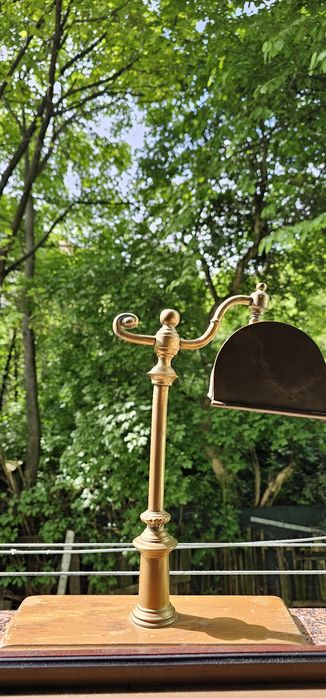 Veioza din alama de birou