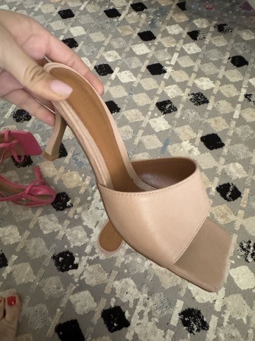 Продам босоножки