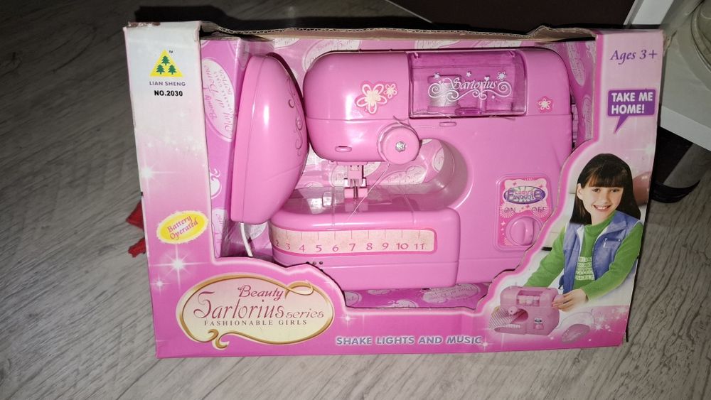 Продам детскую швейную машинку