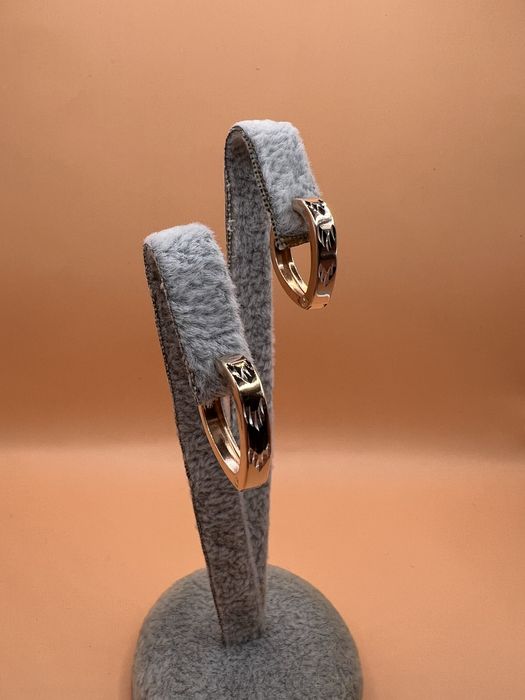 Продам золотые серьги.