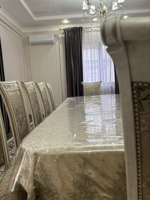 Шикарный стол для гостей