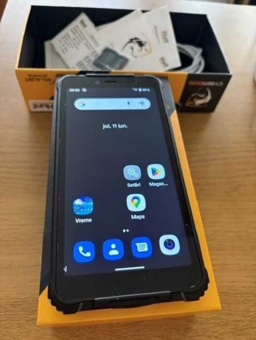 Telefon dual sim iHunt Cyber Dog 4G, are 32 GB memorie internă (ROM) și 4 GB memorie RAM