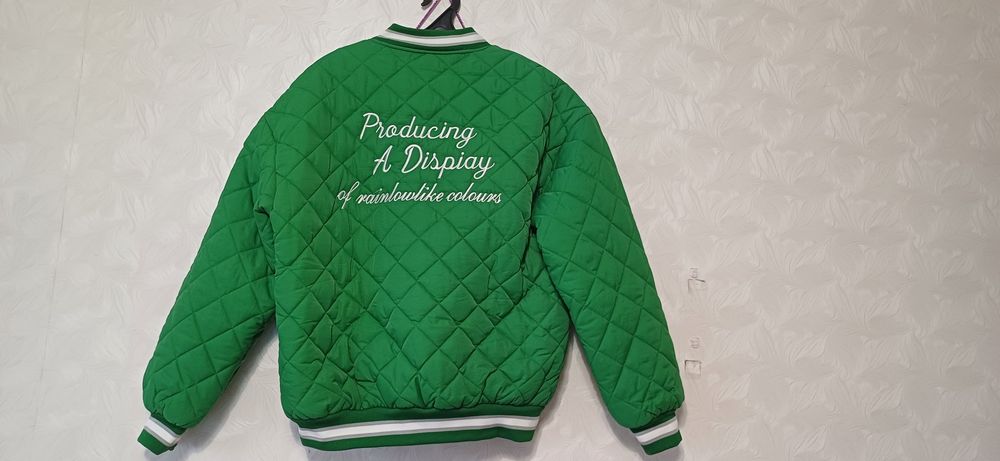 Продам бомбер женский новый