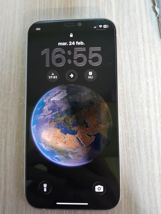 Vand Iphone 12 alb in stare foarte buna