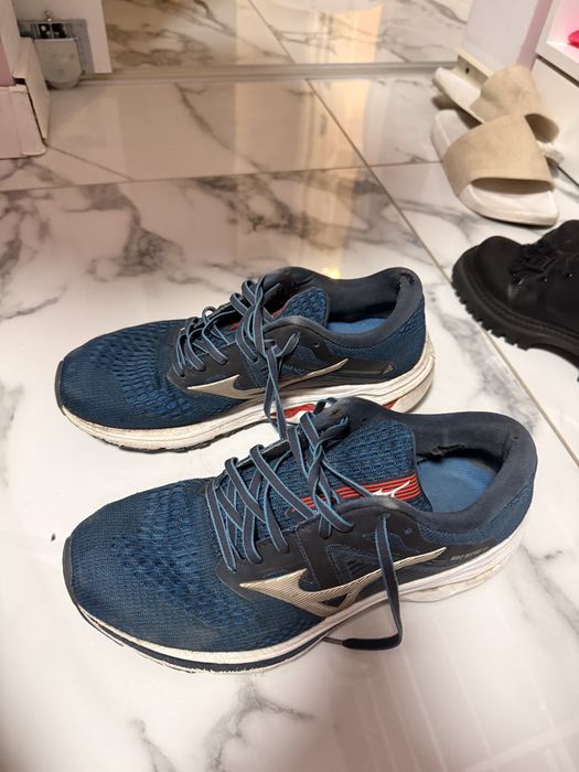 Маратонки Mizuno 42