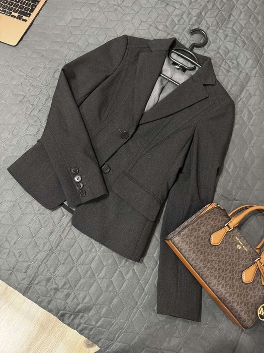 Бежово дамско сако