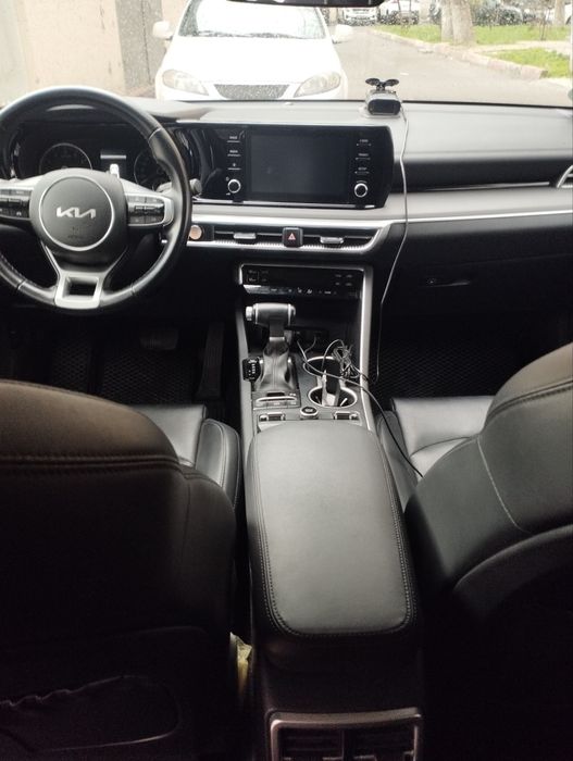 Kia K5 Prestige sotiladi.
