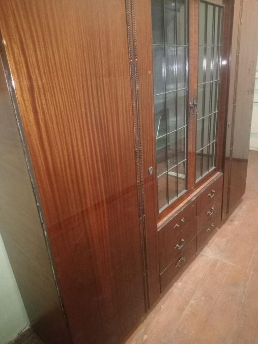 Продам сервант ХЕЛЬГА