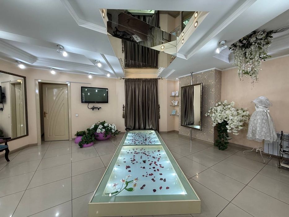 Улица Амира Темура! Продаётся готовый бизнес, дилер бренда SanPatrick