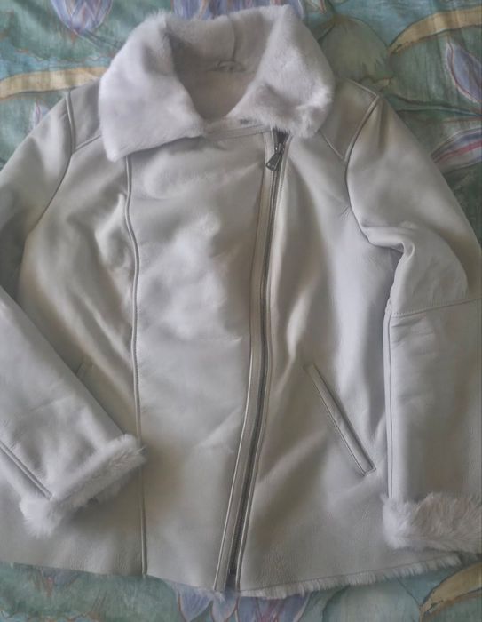 Продавам Дамско кожено яке