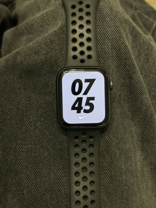 Apple Watch SE nike