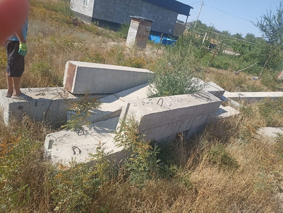 Бетонные блоки для прдвала