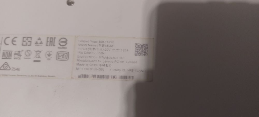 Ноутбук-трансформер Yoga 300