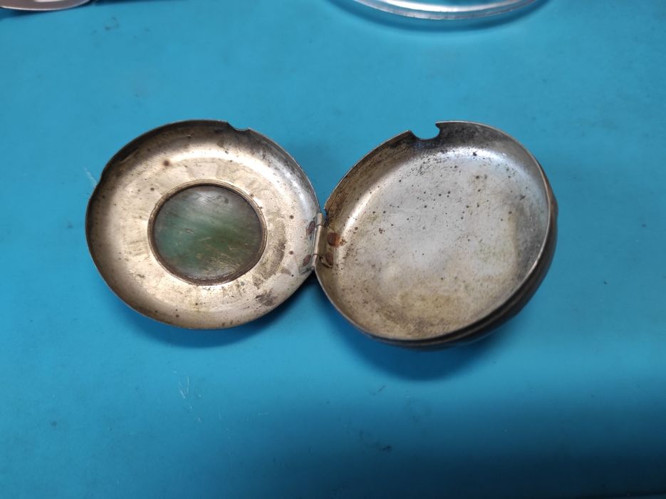 Стара кутия от джобен часовник