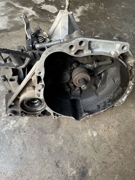 Продавам скоростна кутия Нисан Микра к12