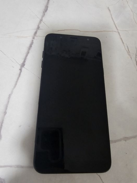 Продаю самсунг  а 6 плюс