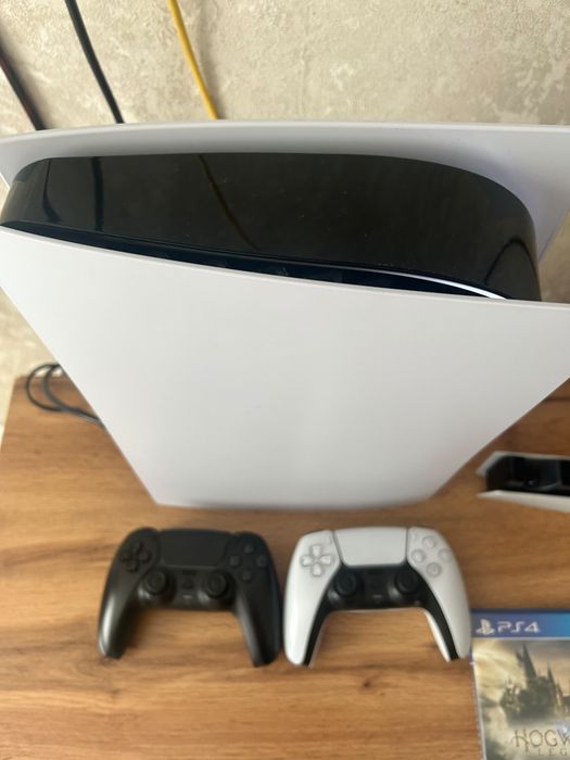 Плэйстейшен PS 5 с дисководом + 2 геймпада
