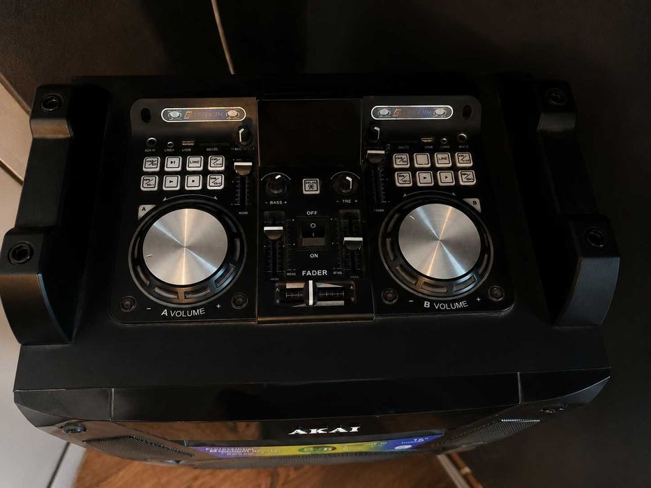 Продавам AKAI DJ-S5H във отлично състояние