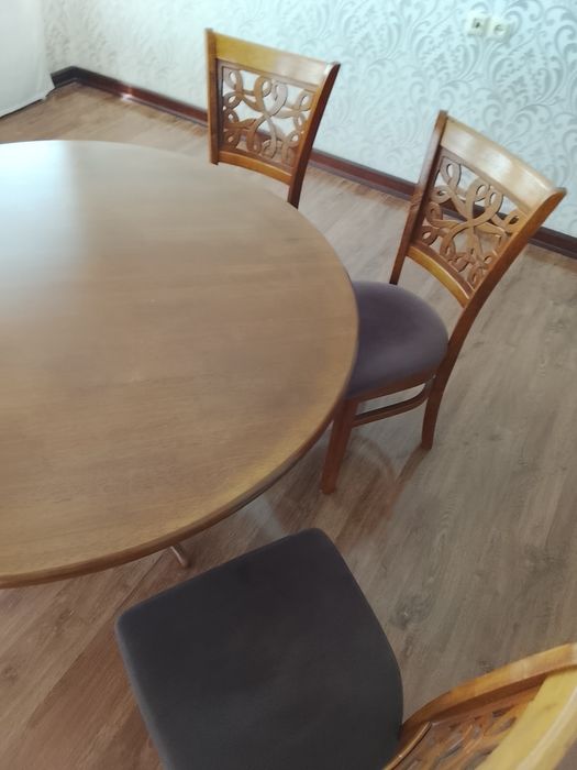 Стол со стульями