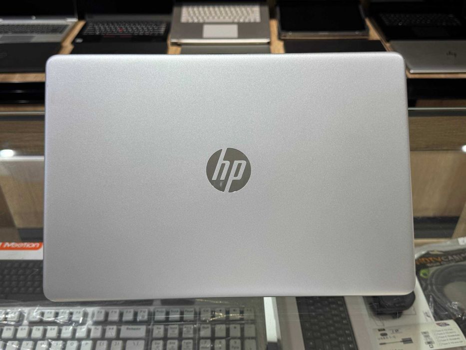 HP LAPTOP 15s-fq5xxx Core i3-1215U ram 8 ssd 256
