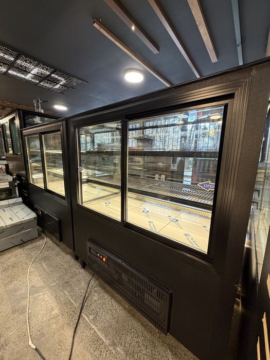 Хладилна витрина сладкарска