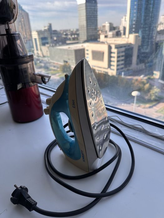 Продам утюг Scarlett в рабочем состоянии