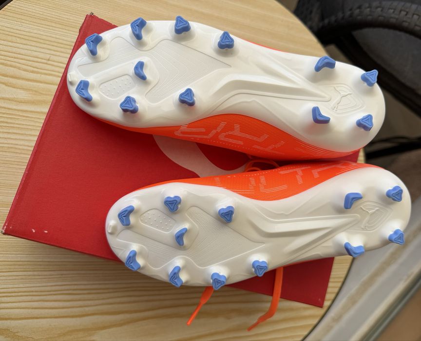 Продавам нови детски бутонки Puma