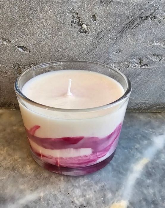 Соеви свещи в чаша