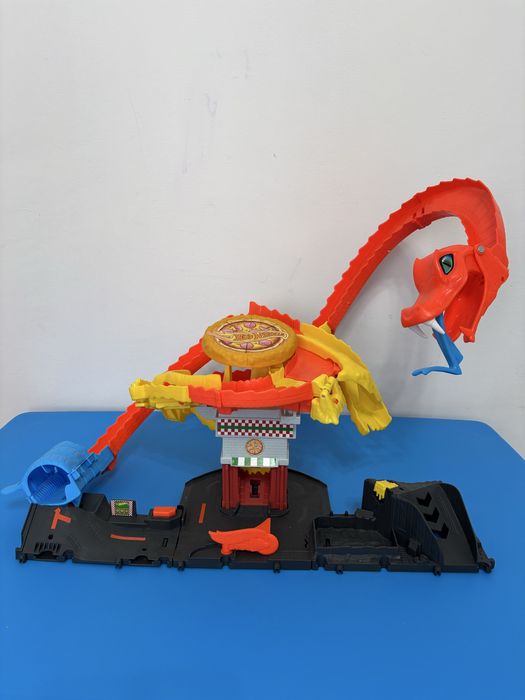 Seturi HotWheels de joaca cu piste de lansare