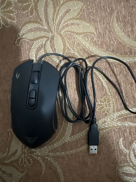 Продам игровую мышь почти новый, коробку нет потому что потерялся дома