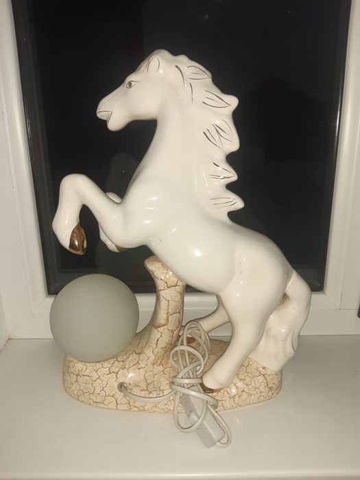 Светильник из фаянса Лошадка