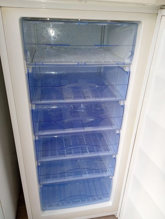 Продам Морозильник