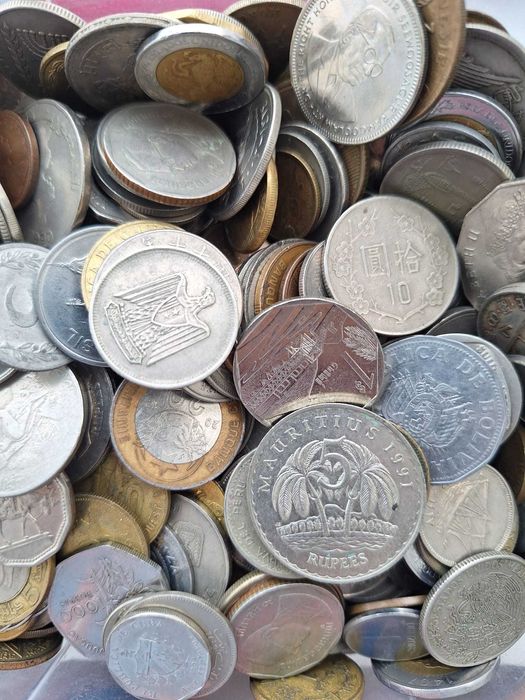 LOT peste 800 monede straine == America, Asia, Africa==