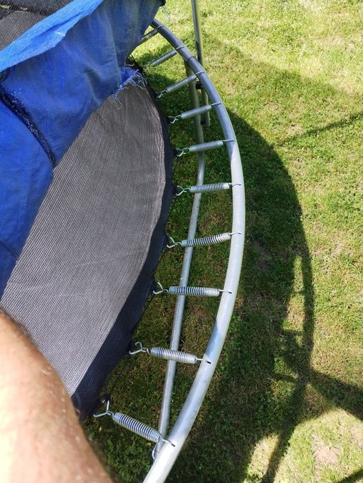 Продавам Батут 305см.