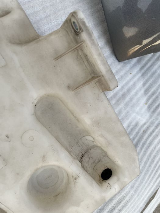 VW Golf 6 Казанче за течност