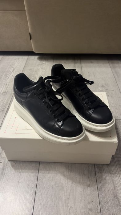 Alexander mcqueen black white
