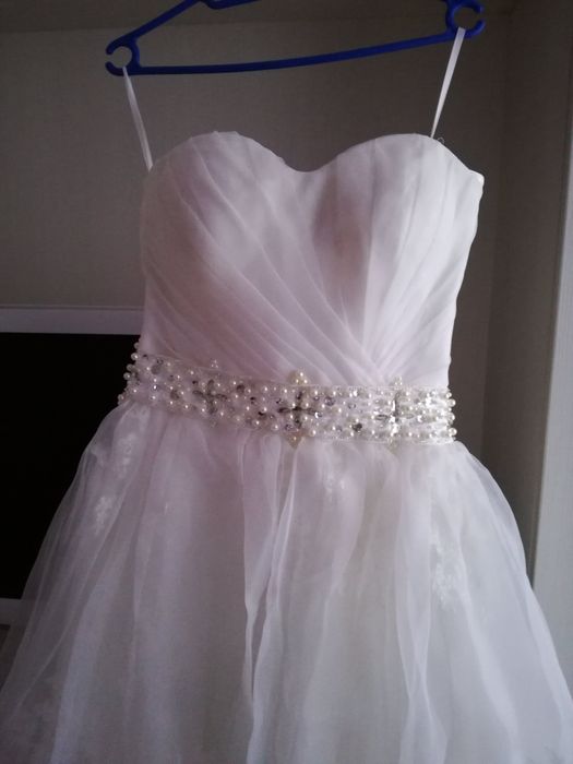 Сватбена рокля тип бална