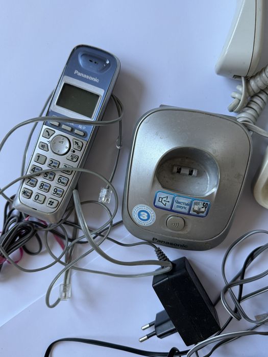Комплект  домашних телефонов Panasonic и Philips