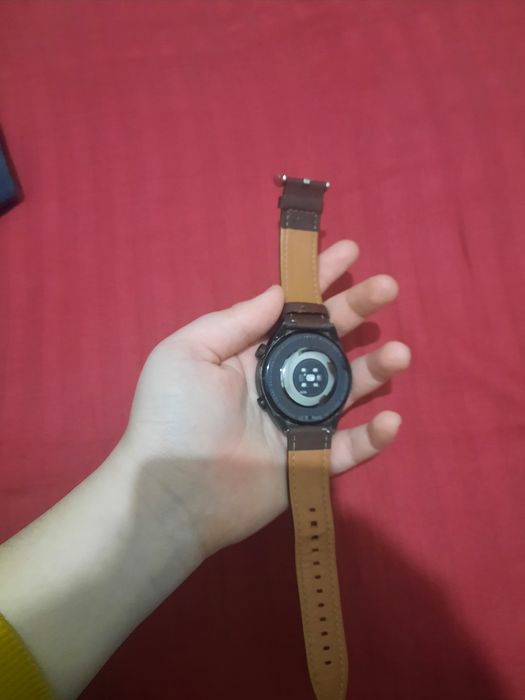 Продаю часы SPORTS WATCH.Состояние хорошее комплект идёт ещё зарядка.