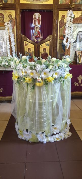 Aranjament floral pentru cristelnita