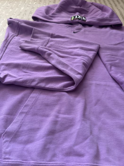 Розово-лилав суитчър nike
