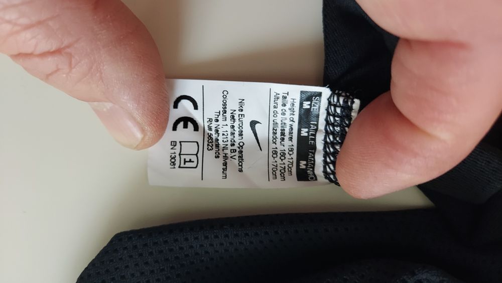 Vând cotiere Nike M