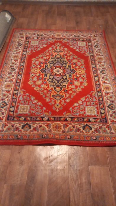 Продам  гостиный стол и стулья