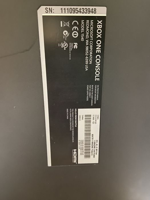 Xbox One 2TB (2000GB) + Контролер и Захранване — Отлично състояние