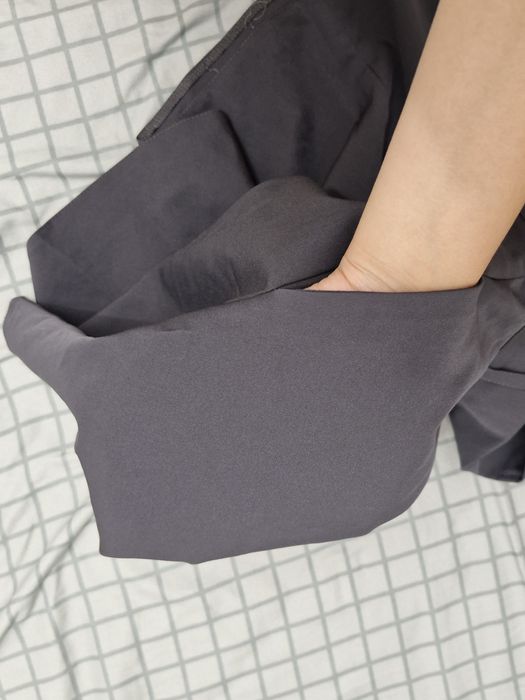 Серая юбка с карманами