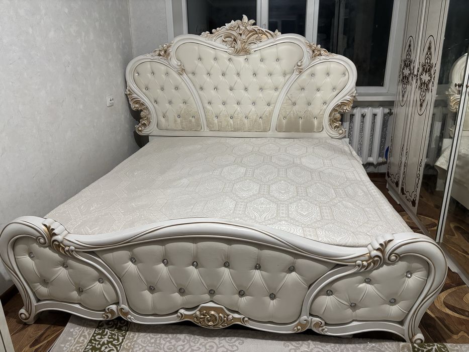 Продам спальный гарнитур