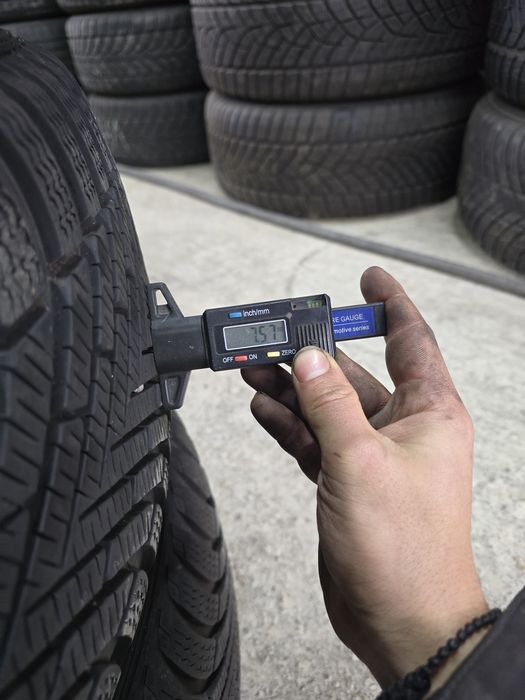 4 Броя 235/60/18 Pirelli 2x7,5mm 2x7,2mm 24dot