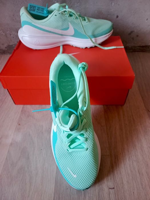 Женские кроссовки Nike — новые